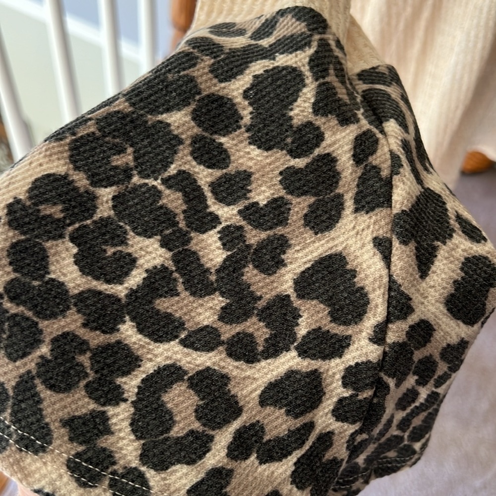 Lovely Melody Patchwork Leopard Sequin Waffle Top… - image 6